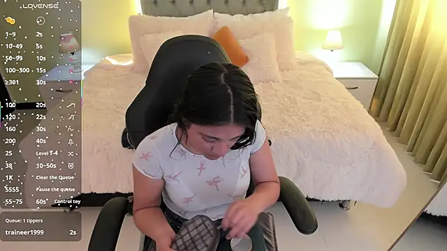 Camille Olsen  online show from November 8, 12:43 pm