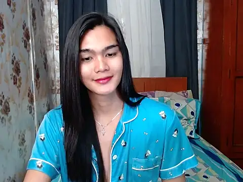 lady in moon online show from October 9, 1:04 pm