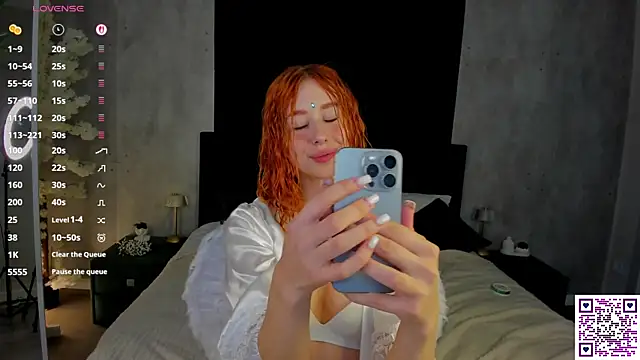 Lisafoxy  online show from September 23, 12:20 am