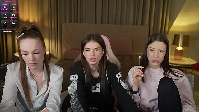 Ella 054 online show from April 9, 6:35 pm