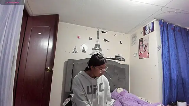 Megan Darcy online show from April 24, 7:05 pm