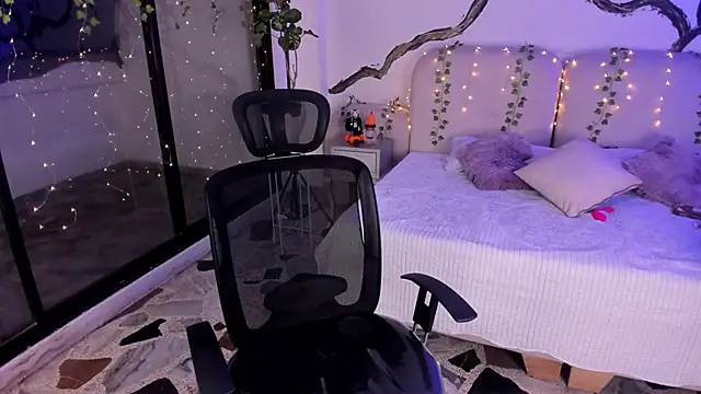 SarahCastro1  online show from October 31, 6:26 am