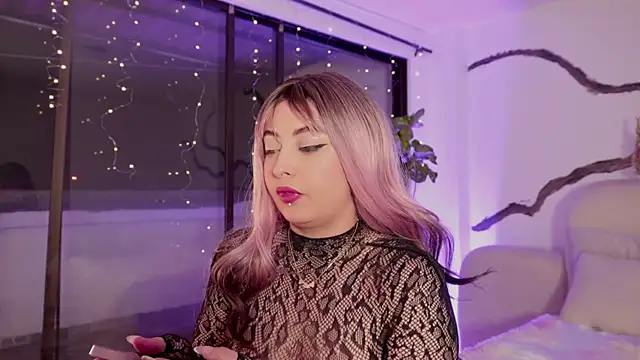 SarahCastro1  online show from December 1, 5:55 am