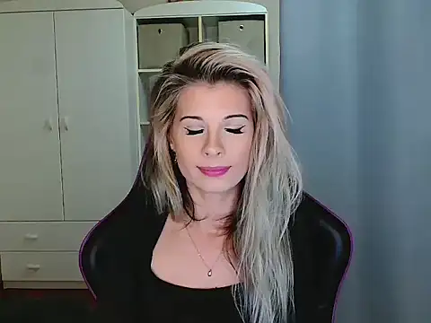 KristineGlow online show from November 27, 7:22 am