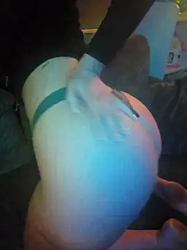 KissMeKylie online show from April 19, 2:55 am