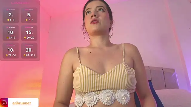 BrunnetAri  online show from June 6, 8:48 pm