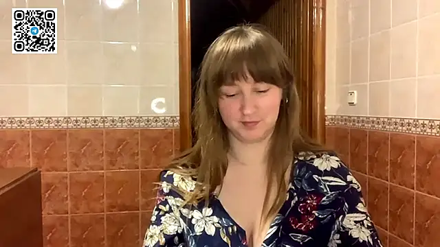 MaroonMoon  online show from October 28, 8:46 pm