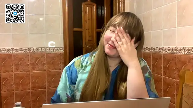 MaroonMoon  online show from October 4, 8:24 pm