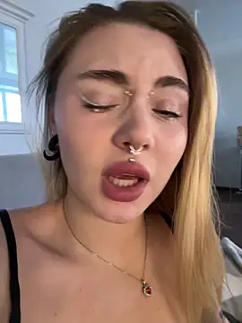 LunaMillie online show from September 26, 8:56 am