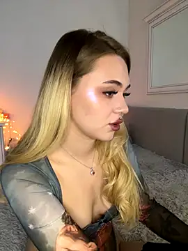 LunaMillie online show from October 5, 2:55 pm