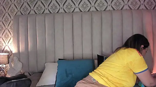 Sky Junne online show from March 26, 5:15 pm