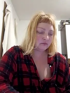 LiluLiluLilu online show from April 19, 6:43 pm