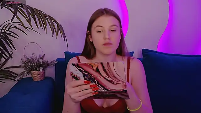 MelanieHenders online show from December 23, 10:41 am