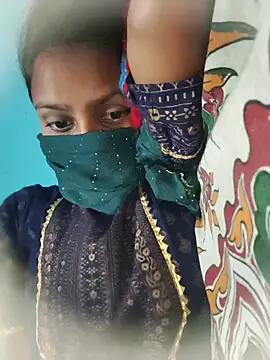 posewith online show from October 10, 9:14 am