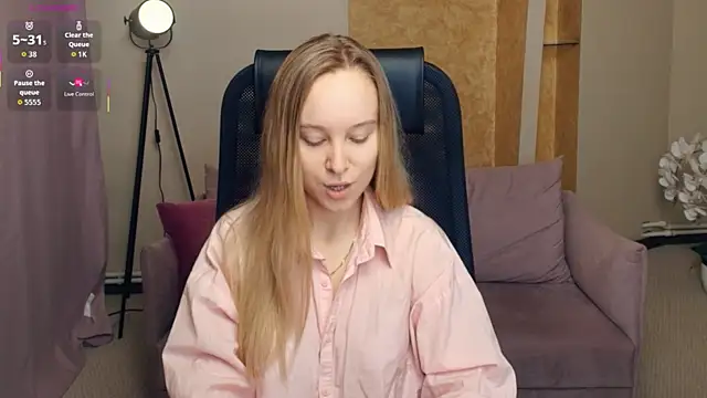 SoonMoor online show from December 19, 7:17 pm