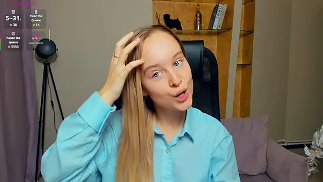 SoonMoor online show from November 19, 7:36 pm