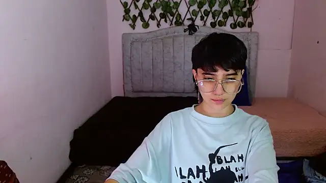 Britney thx online show from December 17, 4:05 am