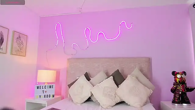 EmaRae1499 online show from October 3, 3:39 pm