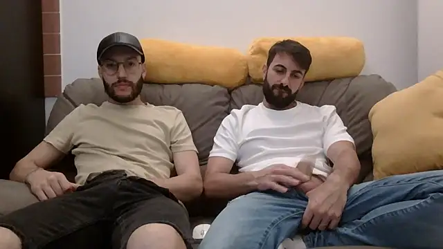 Amicisegreti online show from April 11, 7:39 pm