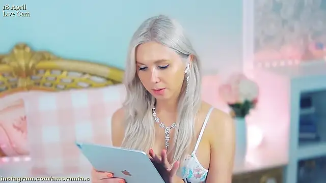 Amoramias online show from April 18, 7:07 pm