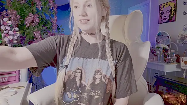 Talulaa online show from April 11, 10:57 pm