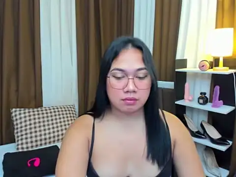 TsUncutKaren online show from October 14, 5:43 am