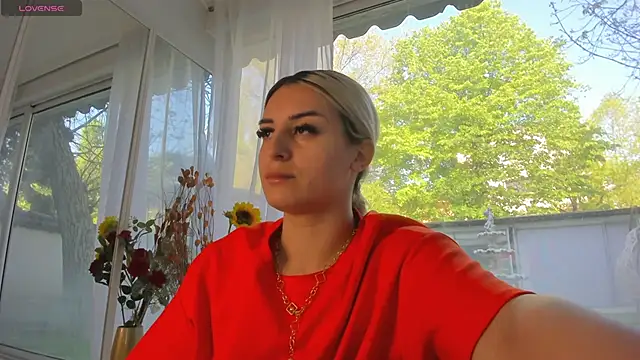 Ella Vee online show from April 23, 5:59 am