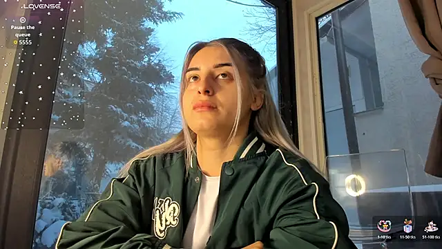 Ella Vee online show from February 2, 5:39 am