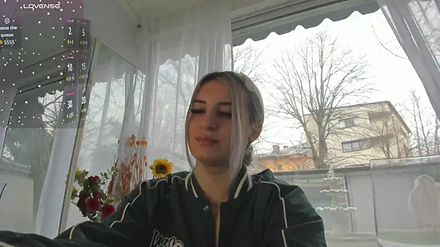 Ella Vee online show from March 20, 6:40 am