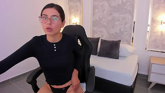 desireee  online show from September 16, 12:46 pm