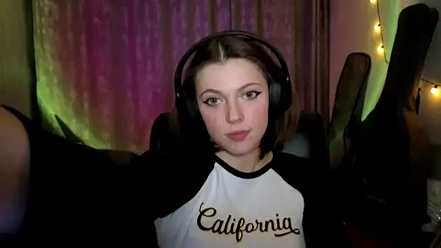 CutieAnny online show from February 24, 8:18 pm