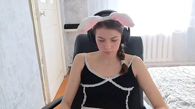 CutieAnny online show from September 18, 8:57 am