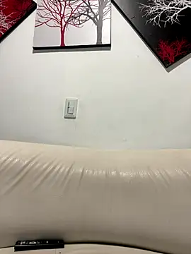 zaracollins01 online show from September 12, 4:02 am