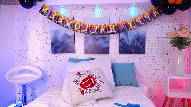 Emily Vaughan online show from October 10, 3:33 am