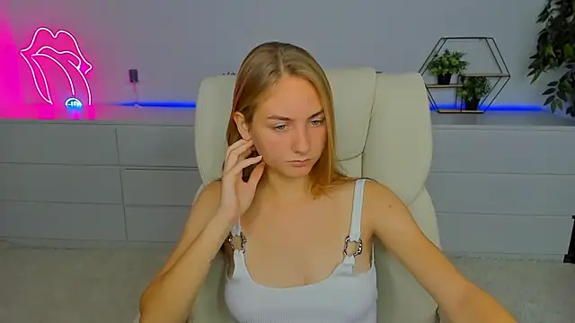 MilaAddams online show from September 24, 5:50 am