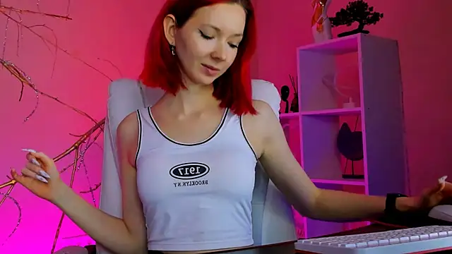 KimBoydd online show from November 25, 8:38 am