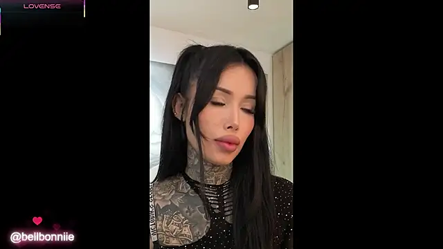 belllbonniie online show from October 21, 5:50 pm