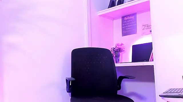 AnniieCooper online show from March 4, 2:01 pm