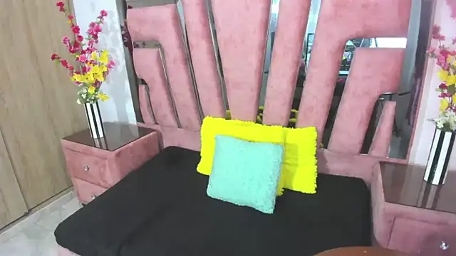 MaraKarly online show from December 18, 9:30 pm