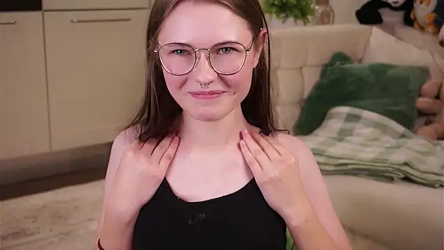 LynHillaire online show from September 11, 12:49 pm