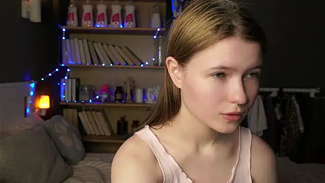 LynHillaire online show from February 16, 11:21 am