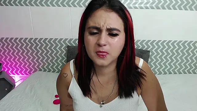 EmilyCoy  online show from October 19, 2:46 am