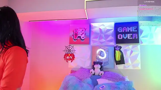 LindaWz  online show from October 29, 4:50 am