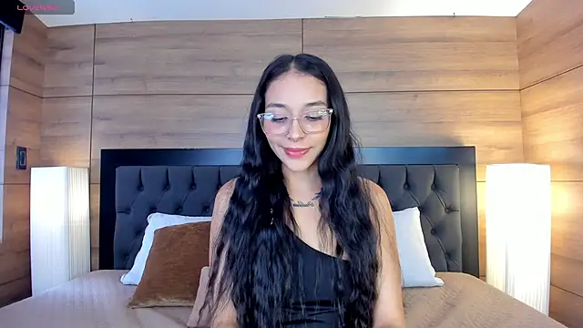 Roseaurora online show from March 18, 1:05 pm