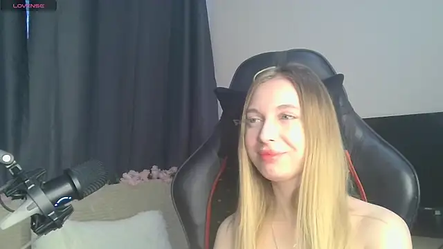 BabbbyFoxxx online show from October 30, 4:37 am