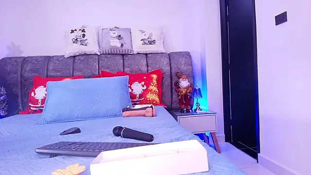 sweegirl69 online show from December 15, 12:10 pm