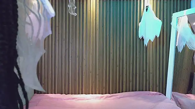 AlanaWalker9 online show from October 31, 4:03 am