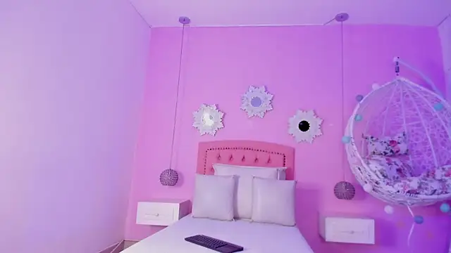 CannelaSmith online show from November 25, 5:15 pm