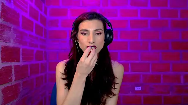 Moira-Hot online show from February 18, 11:15 pm