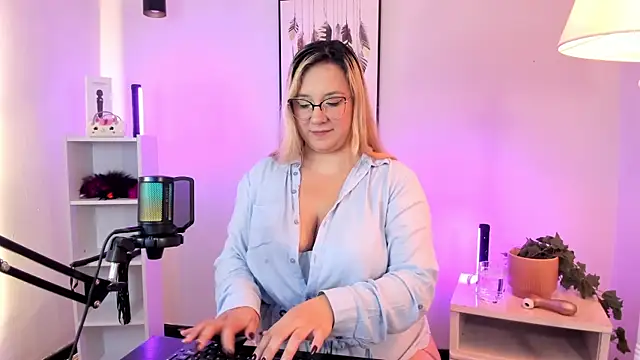 hollie joliie online show from March 20, 12:21 pm